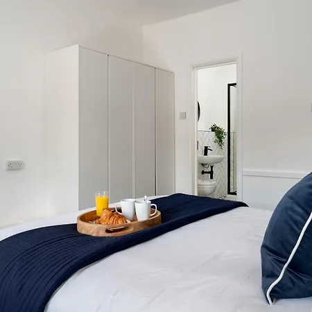Near Beach, Torquay Heights Modern Apartments, Pet Friendly Room photo