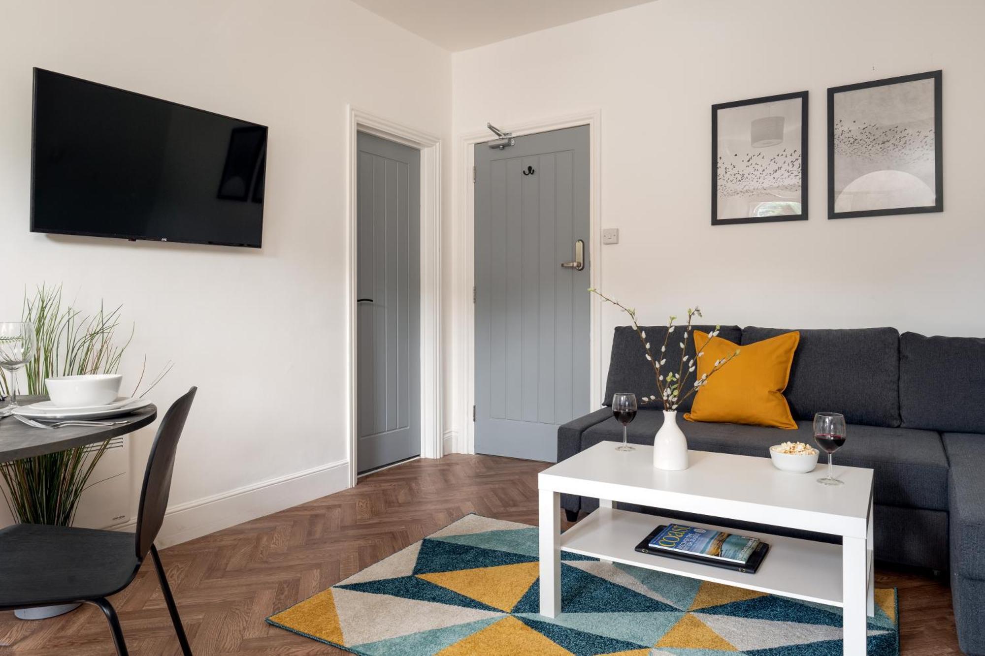Apartment Near Beach, Heights Modern Apartments, Pet Friendly Torquay