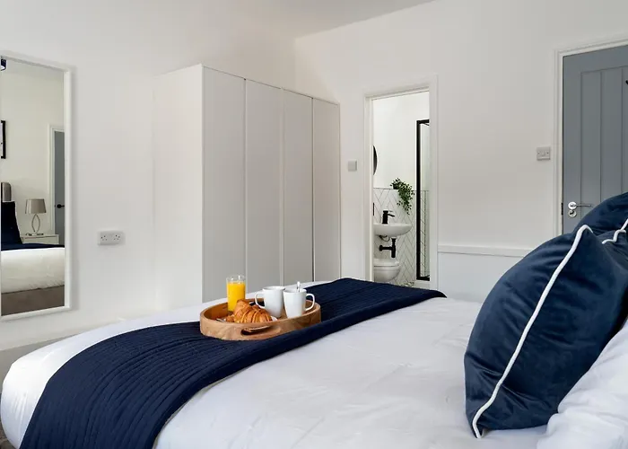 Near Beach, Torquay Heights Modern Apartments, Pet Friendly