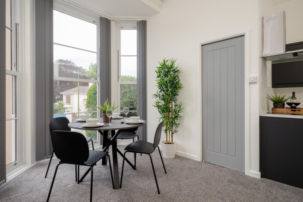 Apartment Near Beach, Heights Modern Apartments, Pet Friendly Torquay