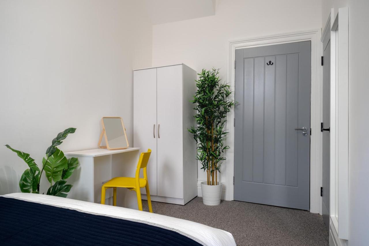 Apartment Near Beach, Heights Modern Apartments, Pet Friendly *