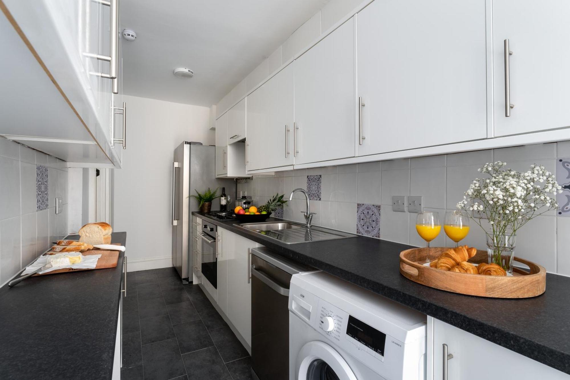 Apartment Near Beach, Heights Modern Apartments, Pet Friendly *